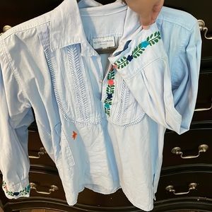 Mi Golondrina Size Small Baby blue with embroidery and has a front pocket